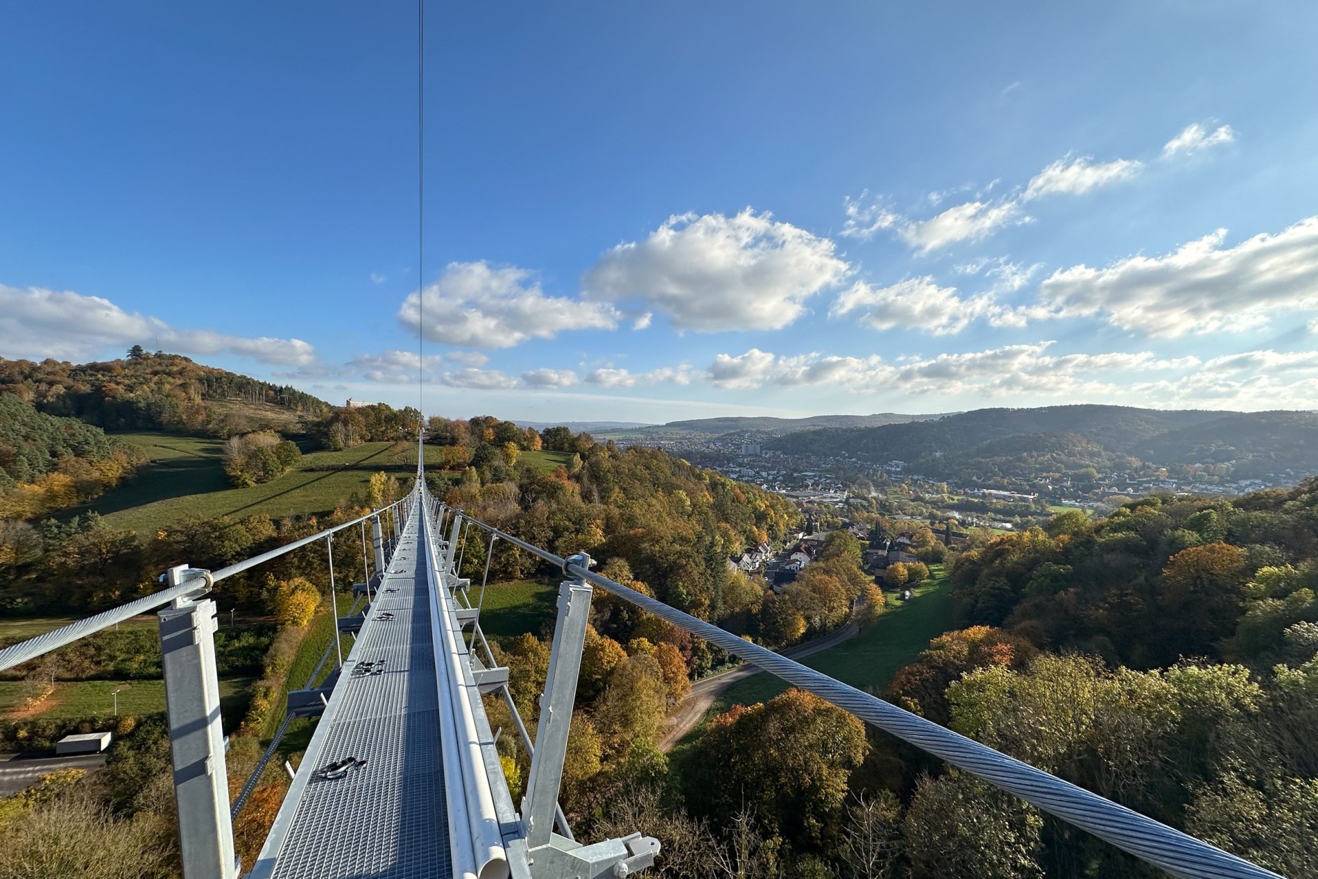 Ausblick in Richtung Rotenburg6_Vordergrund Hängebrücke_Highwalk_Rotenbu